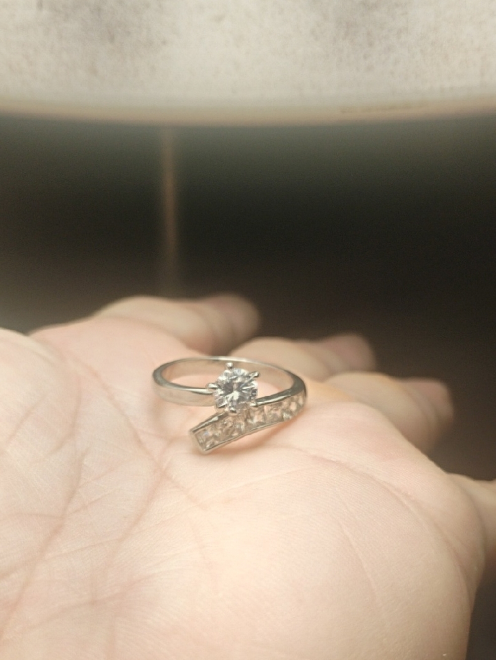 Super Bling Diamond Style Ring Size 9.75 Fun cocktail Shimmering Bling Ring - Picture 6 of 9